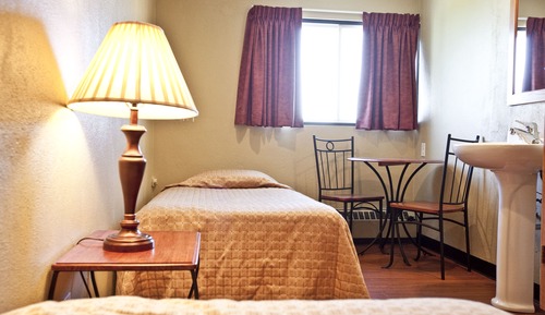 Habitación con 2 camas individuales, 2 camas individuales, baño compartido