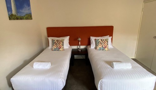 Habitación familiar (Motel Family)