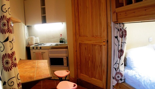 Estudio romántico, 1 cama de matrimonio, cocina básica, vistas al valle