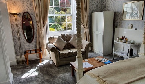 Habitación doble superior, baño privado, vistas al jardín (4-POSTER ROOM)