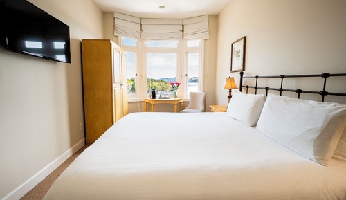 King with Park View 212