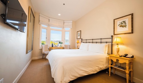 King with Park View 209