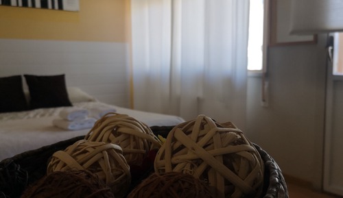 Habitación estándar con 1 cama doble o 2 individuales, baño compartido