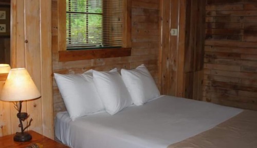 Habitación tradicional, 2 camas dobles, cocina básica, vistas al lago (Motel Unit (2 bed))