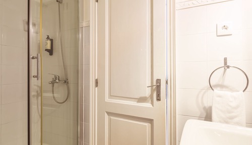 Habitación con 1 cama doble o 2 individuales, vistas al jardín