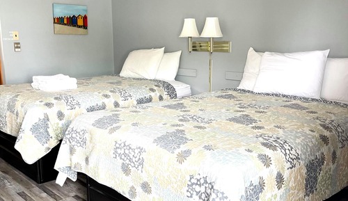 Habitación Deluxe doble, 2 camas de matrimonio, vistas a la piscina (1st floor)