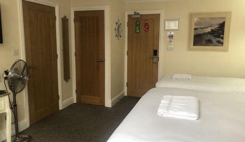 Habitación triple familiar, baño privado