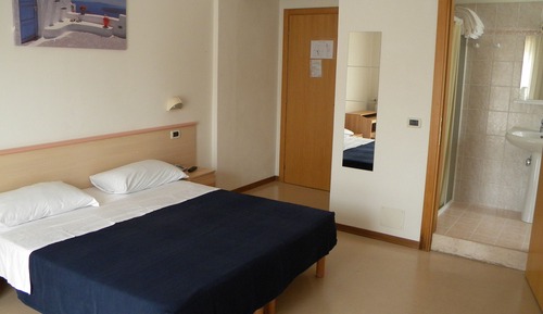 Habitación triple, balcón