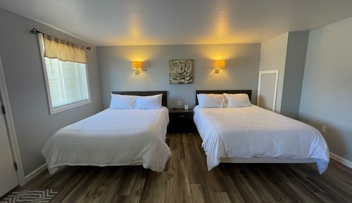 Habitación económica, 2 camas de matrimonio, cocina básica, planta baja