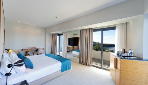 Suite, vistas a la ciudad, en esquina