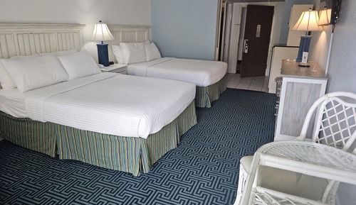 Habitación básica doble, 2 camas de matrimonio, balcón