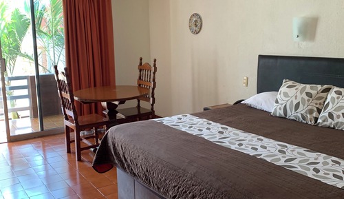 Habitación estándar, 1 cama de matrimonio grande, no fumadores, vistas a la piscina