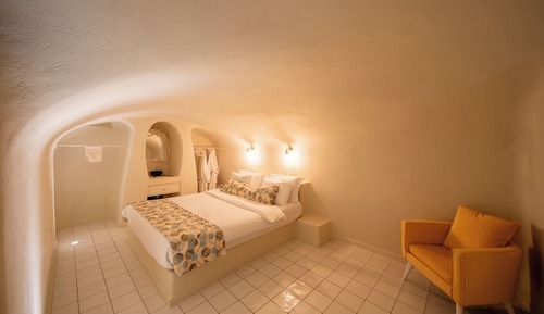 Suite (Pearl with outdoor Hot Tub)