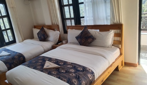 Habitación de lujo con 1 cama doble o 2 individuales, balcón, vistas a la colina