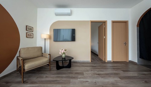 Executive Suite, City View