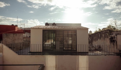 Estudio superior, vistas al patio