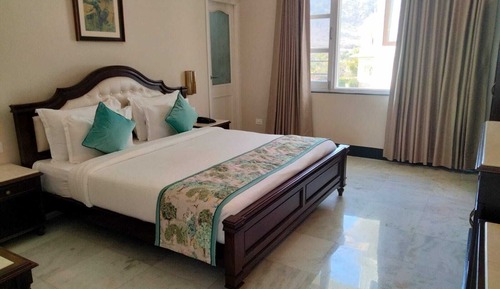 Habitación superior con 1 cama doble o 2 individuales, 1 cama de matrimonio grande, no fumadores