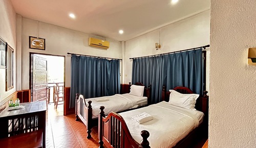 Habitación estándar con 2 camas individuales, balcón