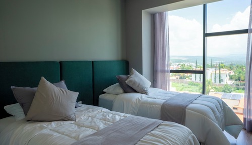 Apartamento de lujo, balcón, vistas a la montaña