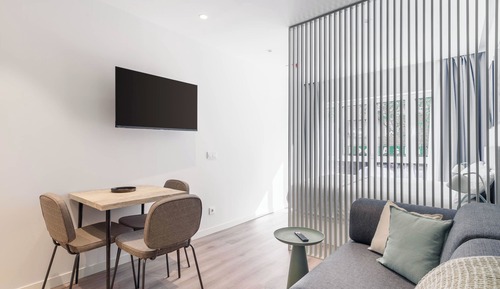 Estudio Confort, 1 cama doble con sofá cama