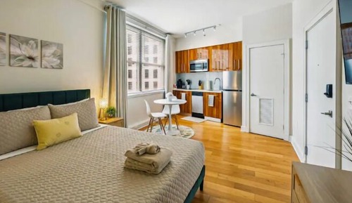 Apartamento City, 1 cama de matrimonio grande, acceso a la piscina, vistas a la ciudad