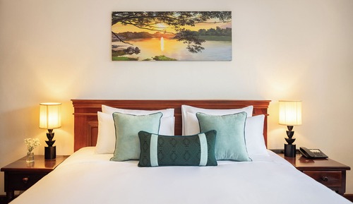 Deluxe City View with Bathtub (24 Hours Use of Room)