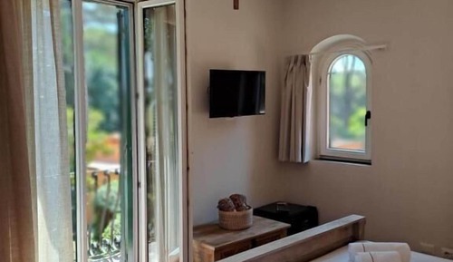 Habitación, balcón, vistas a la piscina