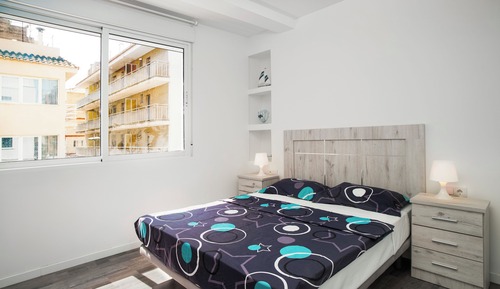 Apartamento familiar, 3 habitaciones, balcón, vistas a la ciudad