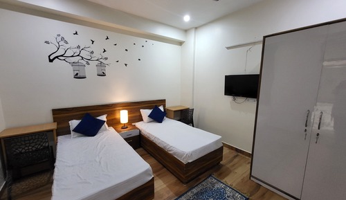 Habitación básica con 1 cama doble o 2 individuales