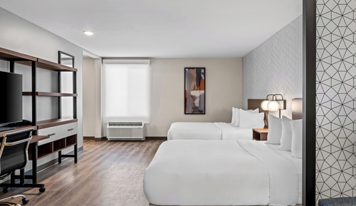 Suite, 2 camas de matrimonio, accesible para personas con discapacidad (Roll-In Shower)