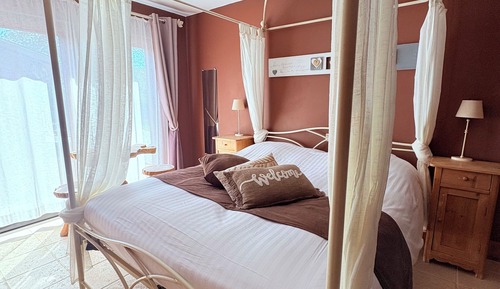 Double Room, Bathtub, Queen size bed