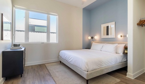 Apartamento, 4 habitaciones, balcón, vistas a la ciudad