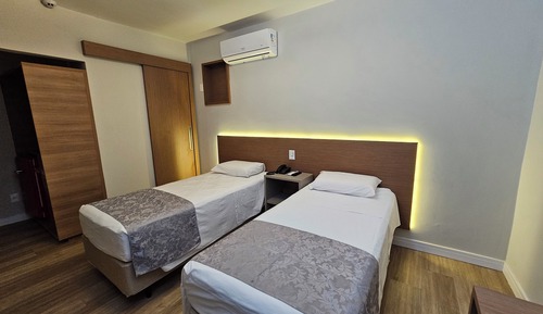 Habitación de lujo con 2 camas individuales, vistas a la ciudad