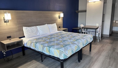 Estudio, 1 cama de matrimonio grande, bañera accesible, no fumadores