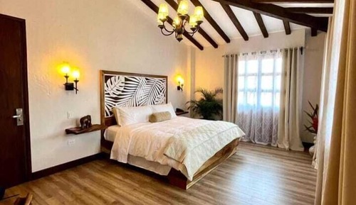 Suite Deluxe, 1 cama de matrimonio grande, balcón, vistas a la montaña
