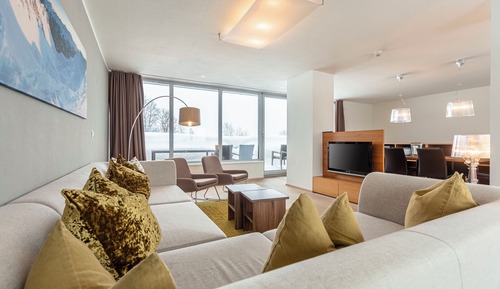 Superior Ferienwohnung mit 2 Schlafzimmern & Sommer Pool