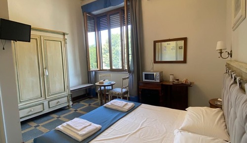 Camera AKY familiare vista città