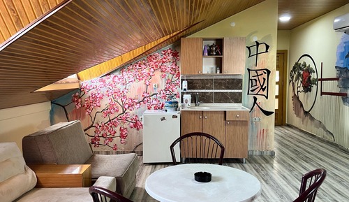 Habitación básica, cocina, vistas a la ciudad