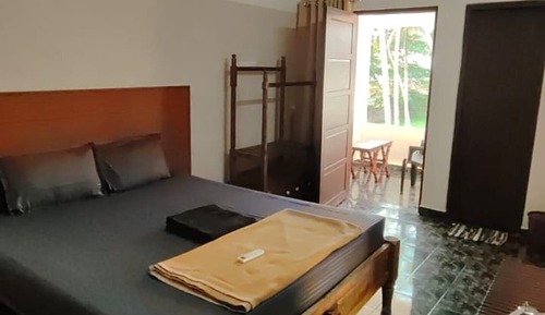 Habitación estándar con 1 cama doble o 2 individuales, balcón, vistas parciales al mar