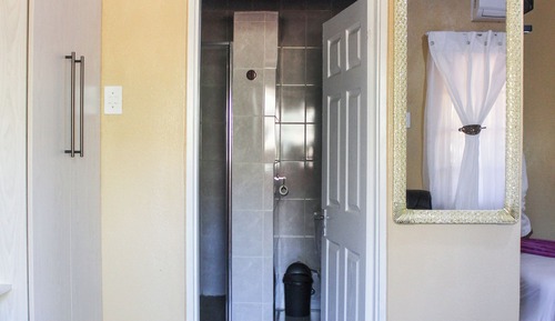 Habitación estándar con 1 cama doble o 2 individuales, vistas a la montaña