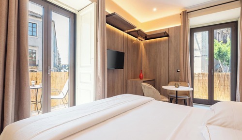 Apartamento superior, balcón, vistas a la ciudad