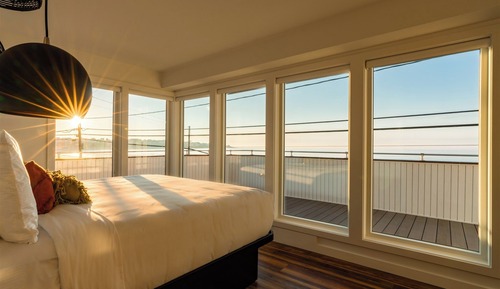 Glass Corner Ocean Facing King, Second Floor