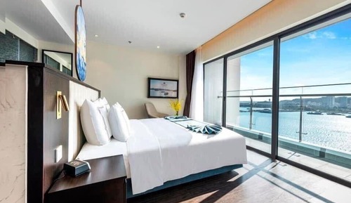 Estudio, vistas al mar