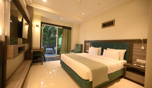 Habitación Club doble, balcón, vistas al jardín