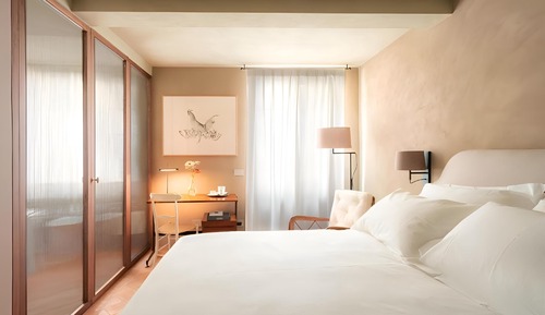 Habitación doble superior, baño privado, vistas a la ciudad (Twin)