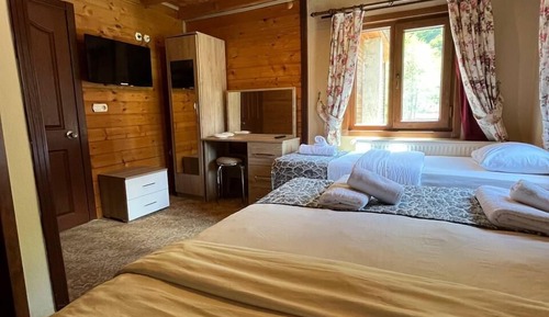 Habitación triple, vistas a la montaña