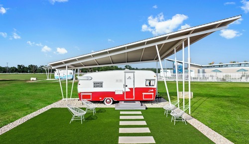 Miss Willie Mae, Double Bed with Sofa bed, Pool Access