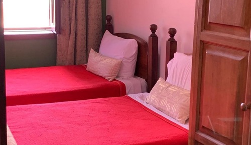 Habitación básica con 2 camas individuales (SUITE 18)