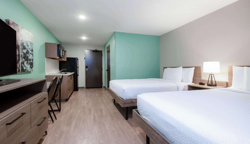 Suite, 2 camas de matrimonio, accesible para personas con discapacidad (Bathtub W/grab Bars)