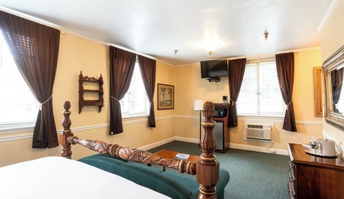 Suite estándar, 1 cama de matrimonio grande (First Floor)